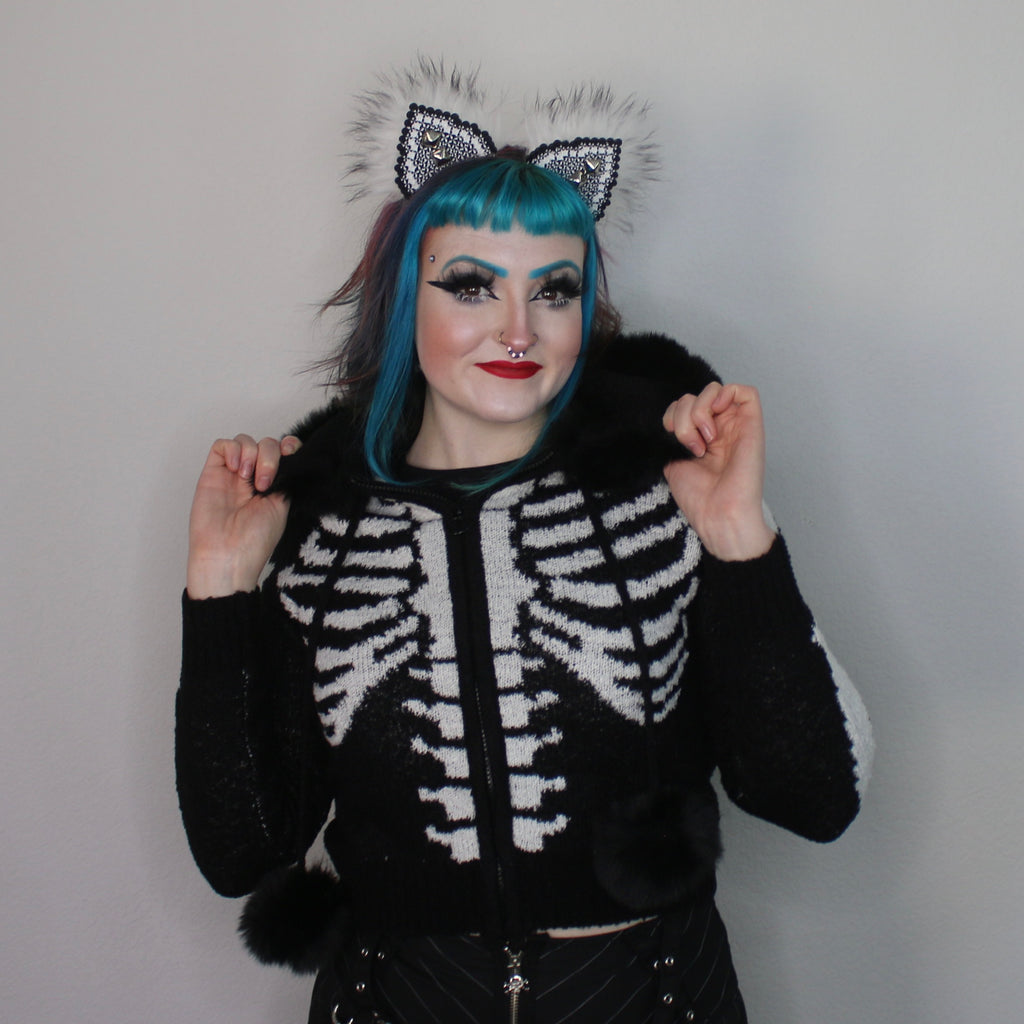 Too Fast - White Bony Zip Up Sweater
